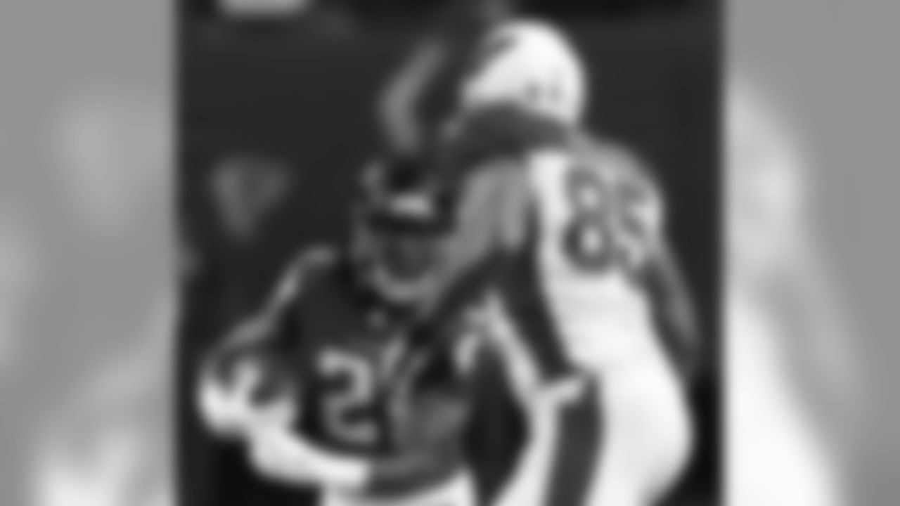 Falcons CB Desmond Trufant returns a fumble as TE Darren Fells tracks him