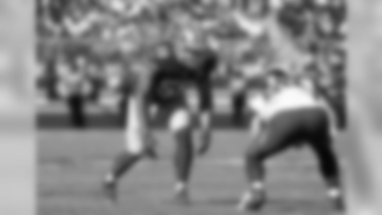 LB Aaron Lynch