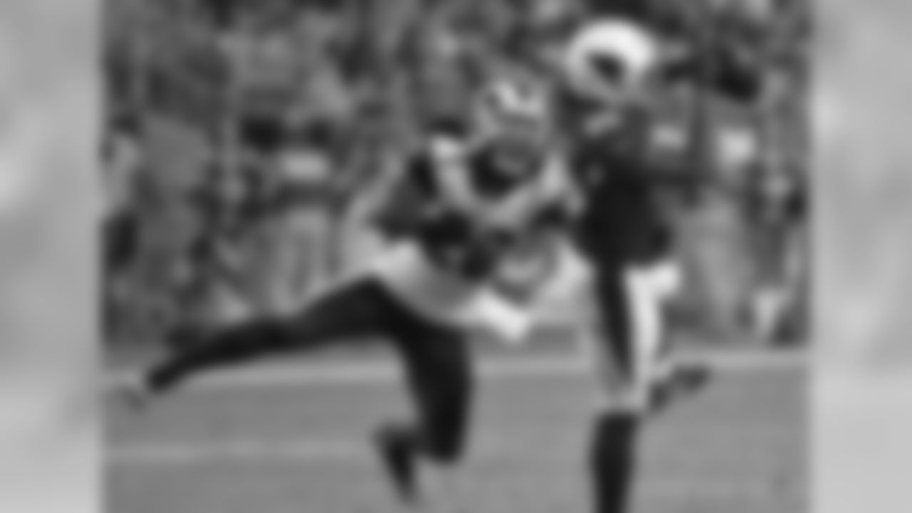 Linebacker Mark Barron