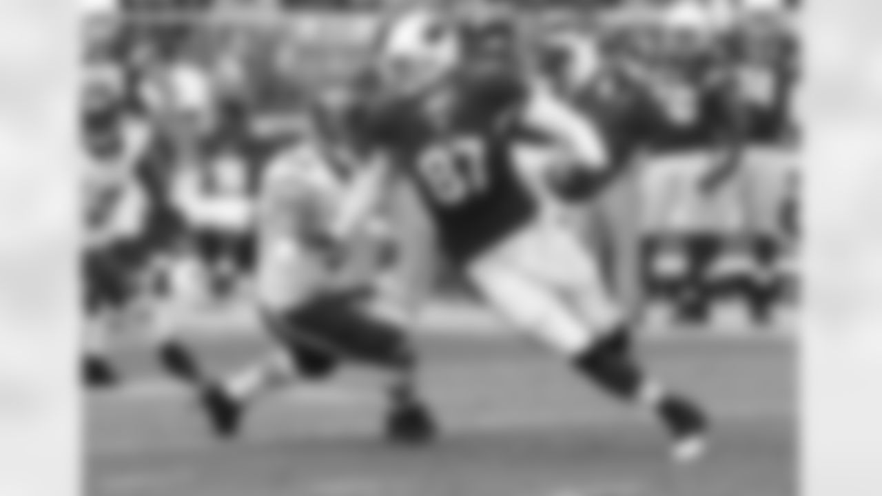 Tight end Jeff King
