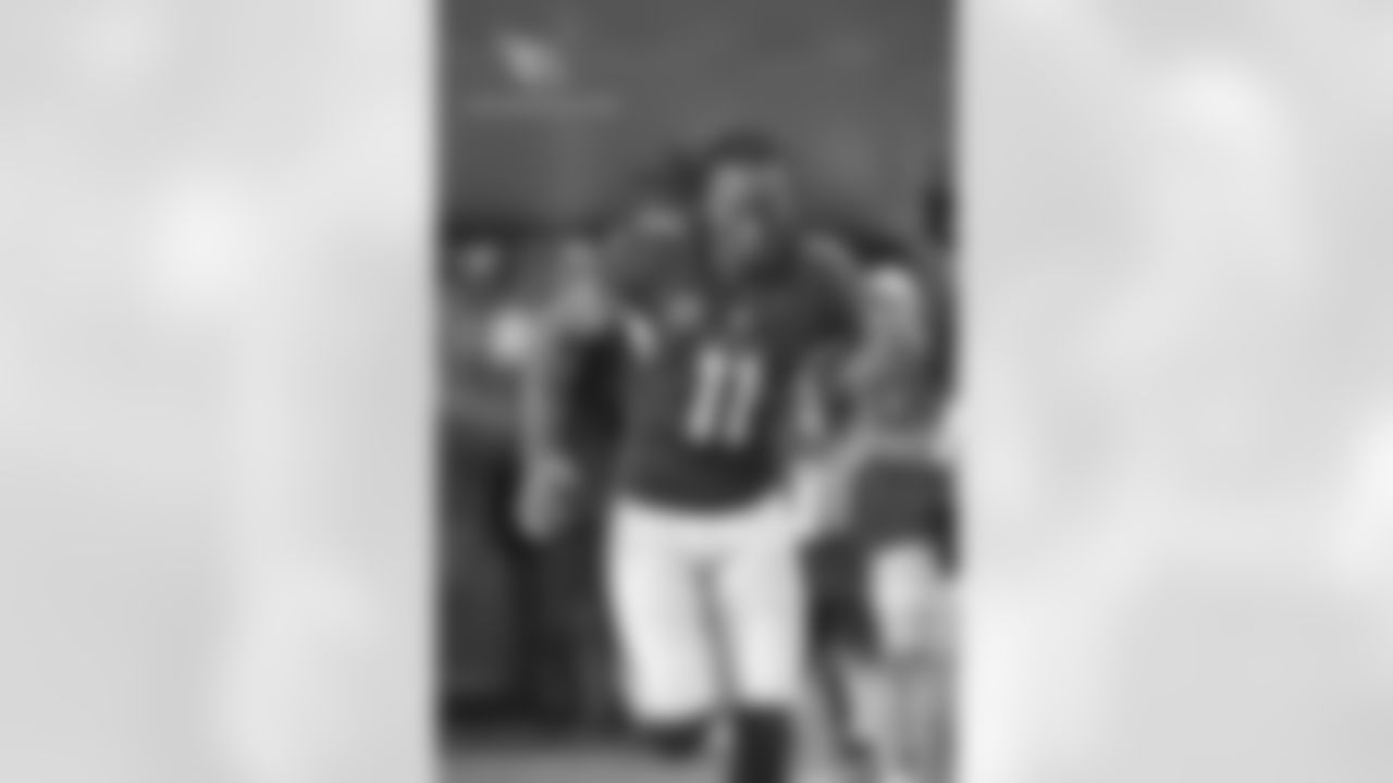 WR Larry Fitzgerald before the Patriots game