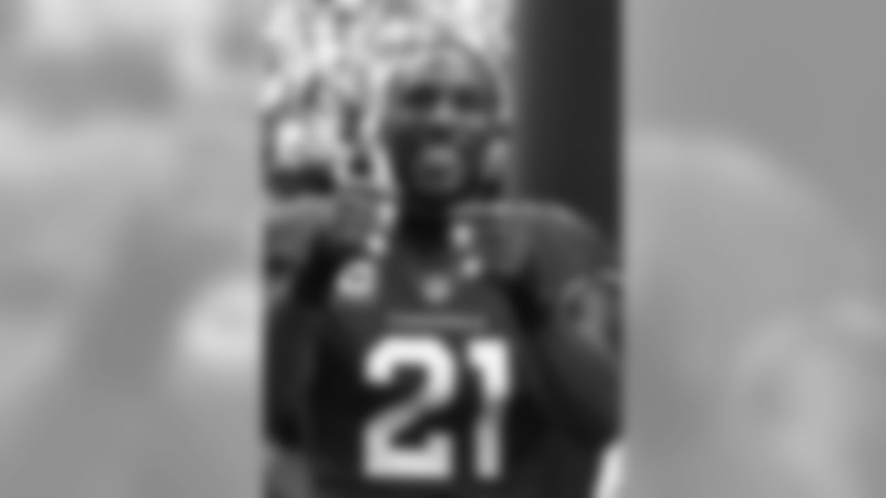 Patrick Peterson gives a thumbs up