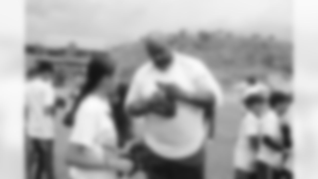 Los Cardenales organizaron un campamento de fútbol americano para jóvenes en Nogales, Sonora, Mx.