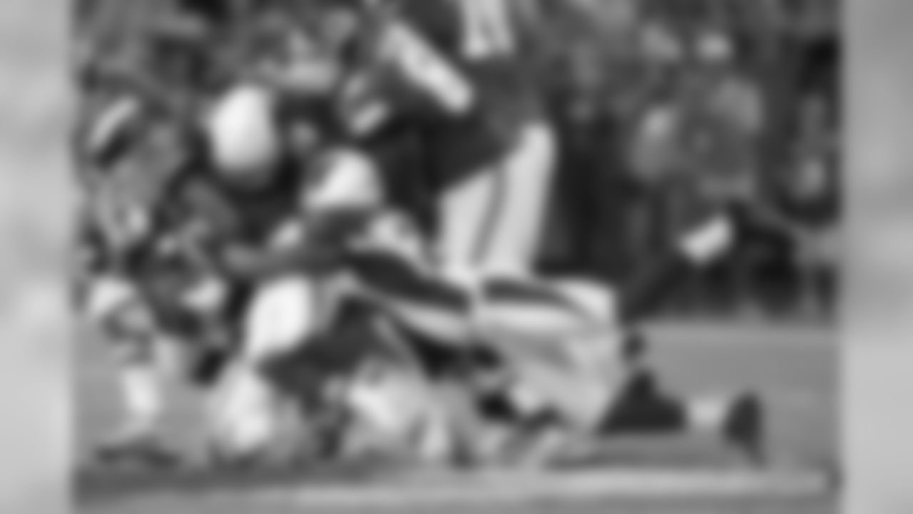 David Carter and Patrick Peterson team up for the tackle