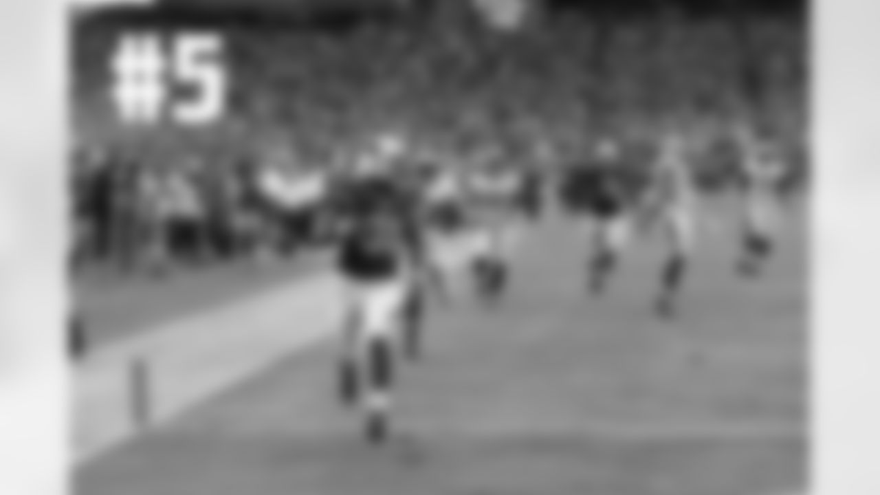 RB David Johnson coasts into the end zone on his 55-yard TD catch