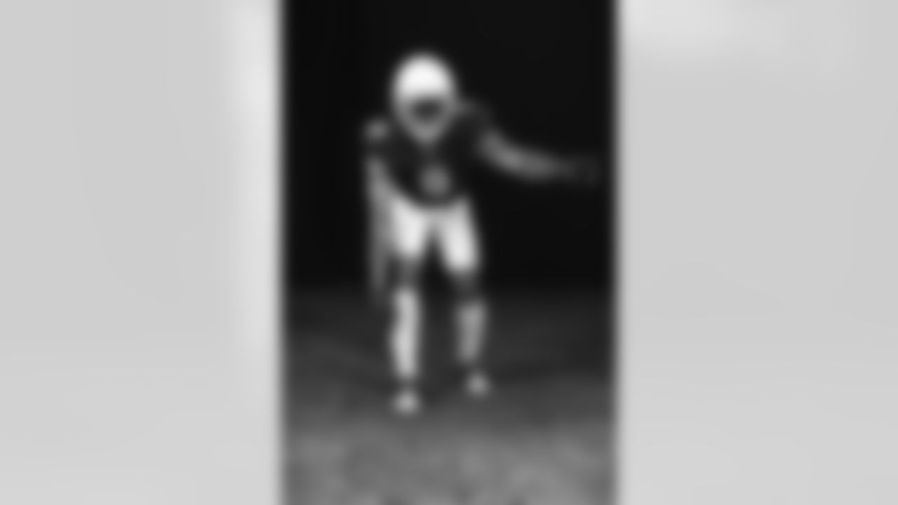 Arizona Cardinals linebacker Isaiah Simmons (9) poses for a photo during Cardinals Media Day on Monday, June 13, 2022 in Tempe, AZ.