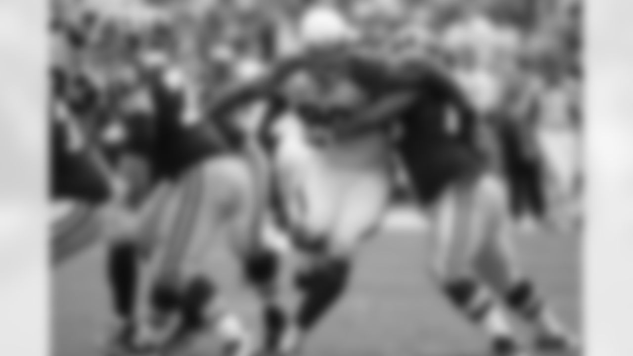 Darnell Dockett fights his way through the line