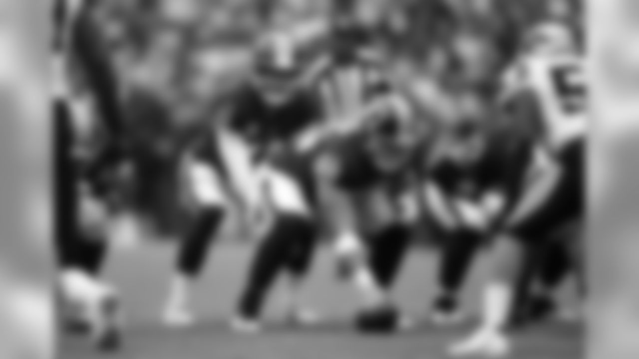 Center Tony Bergstrom