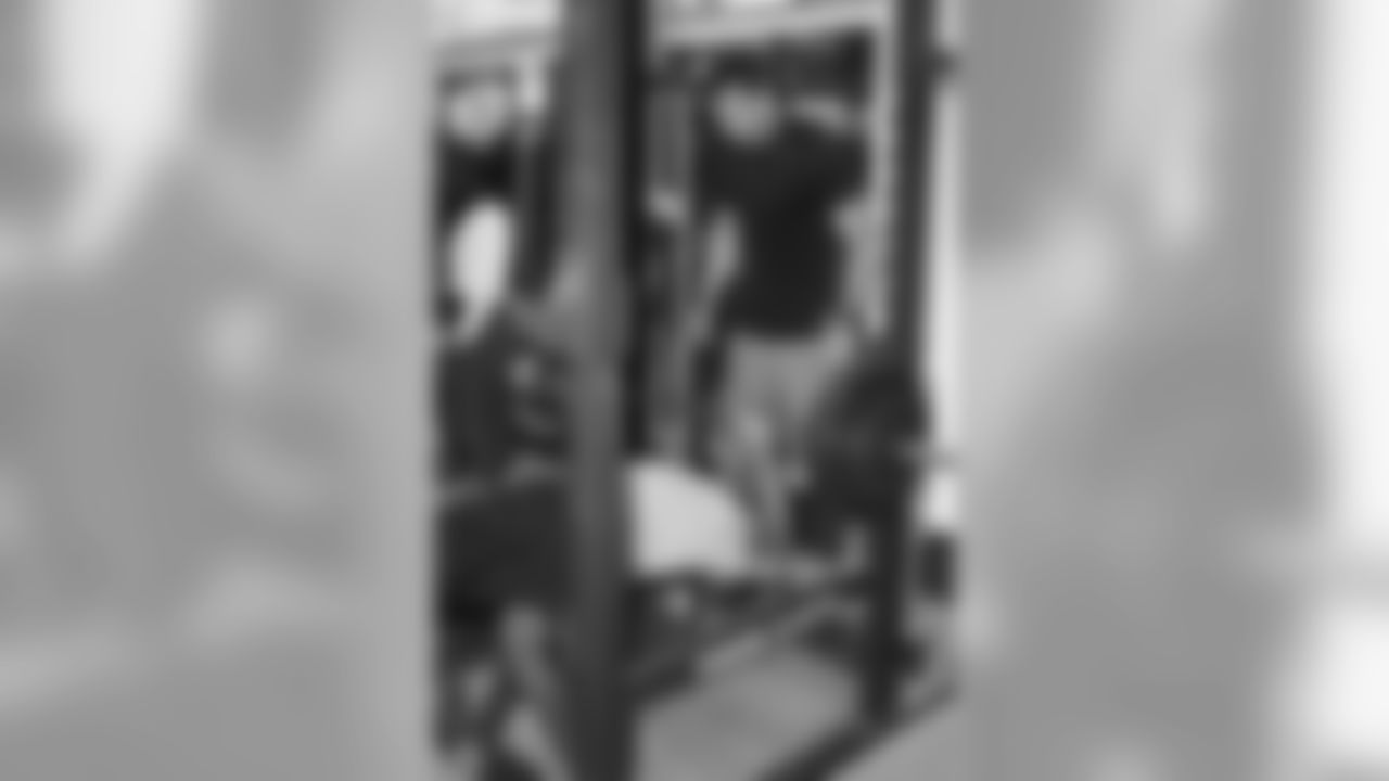 Craig Dahl spots a Stephen Williams bench press