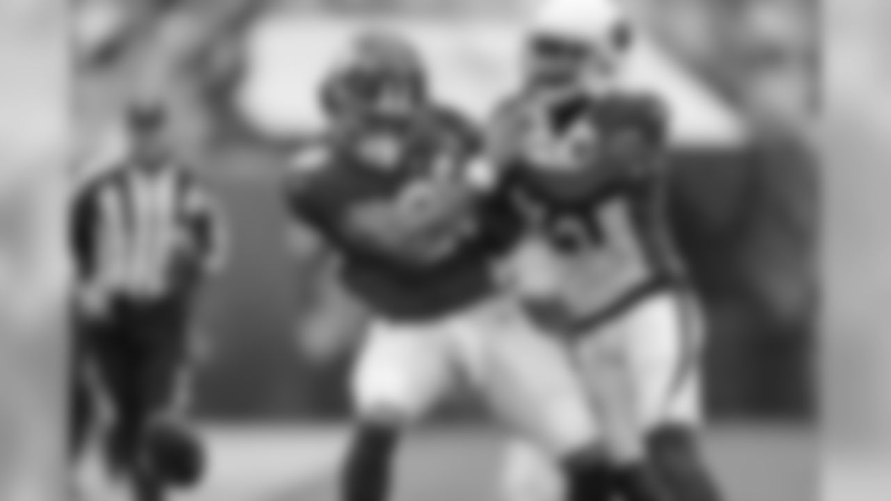 New York Giants TE Evan Engram is defended by Cardinals CB Patrick Peterson.