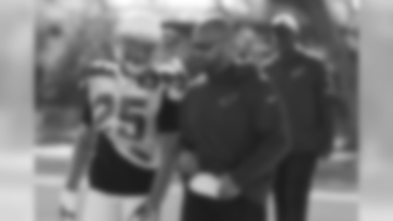 CB Jerraud Powers (left) with LB coach Larry Foote