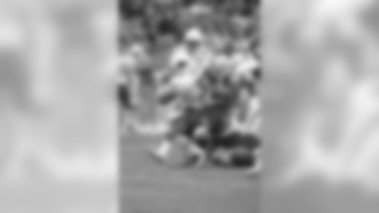 Fifth round: FB Larry Centers (1990)