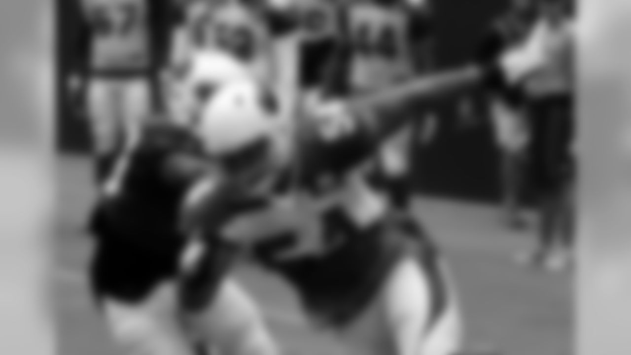 LB Kenny Demens