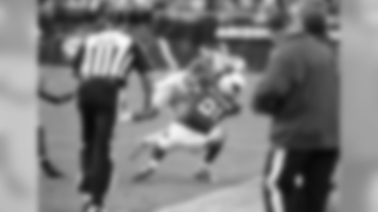 Peterson tackles Calvin Johnson