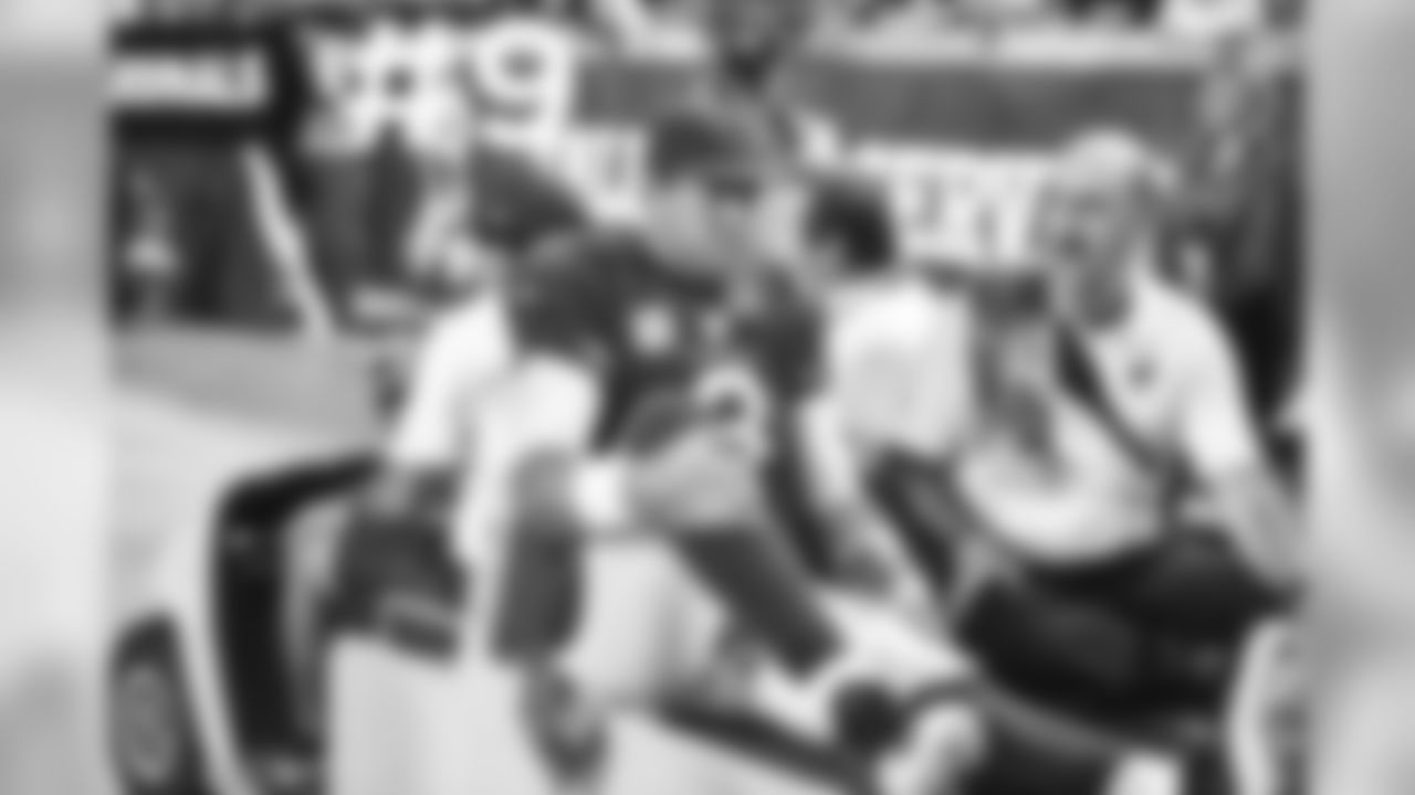 QB Carson Palmer is carted off after tearing his ACL