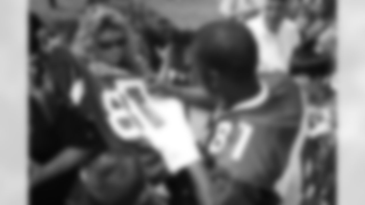 Anquan Boldin signs autographs for fans after practice, Photo by Peter Vand