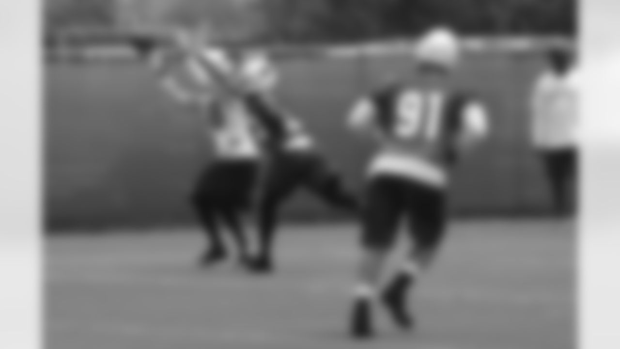 WR Kerry Taylor battles CB Antoine Cason