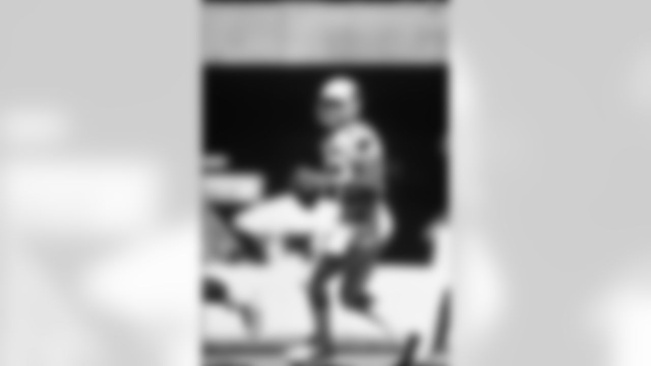 QB Neil Lomax