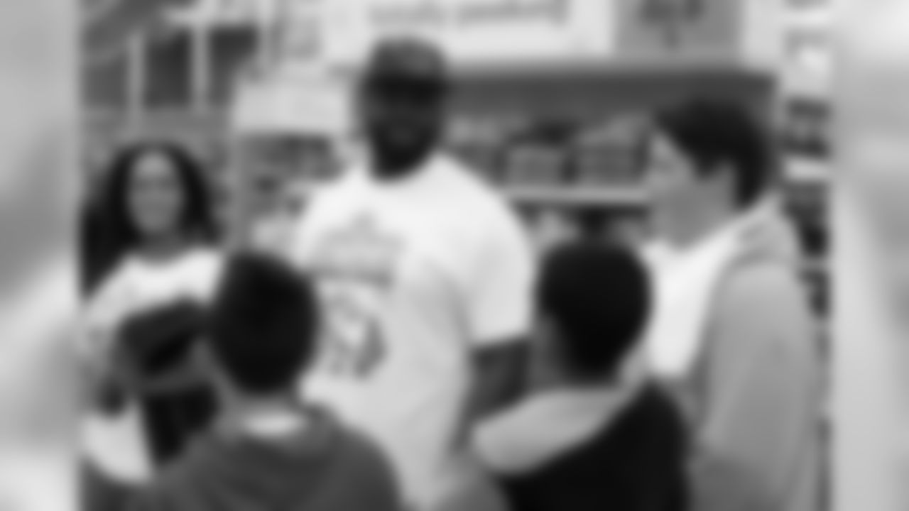 DT Frostee Rucker and his shoppers