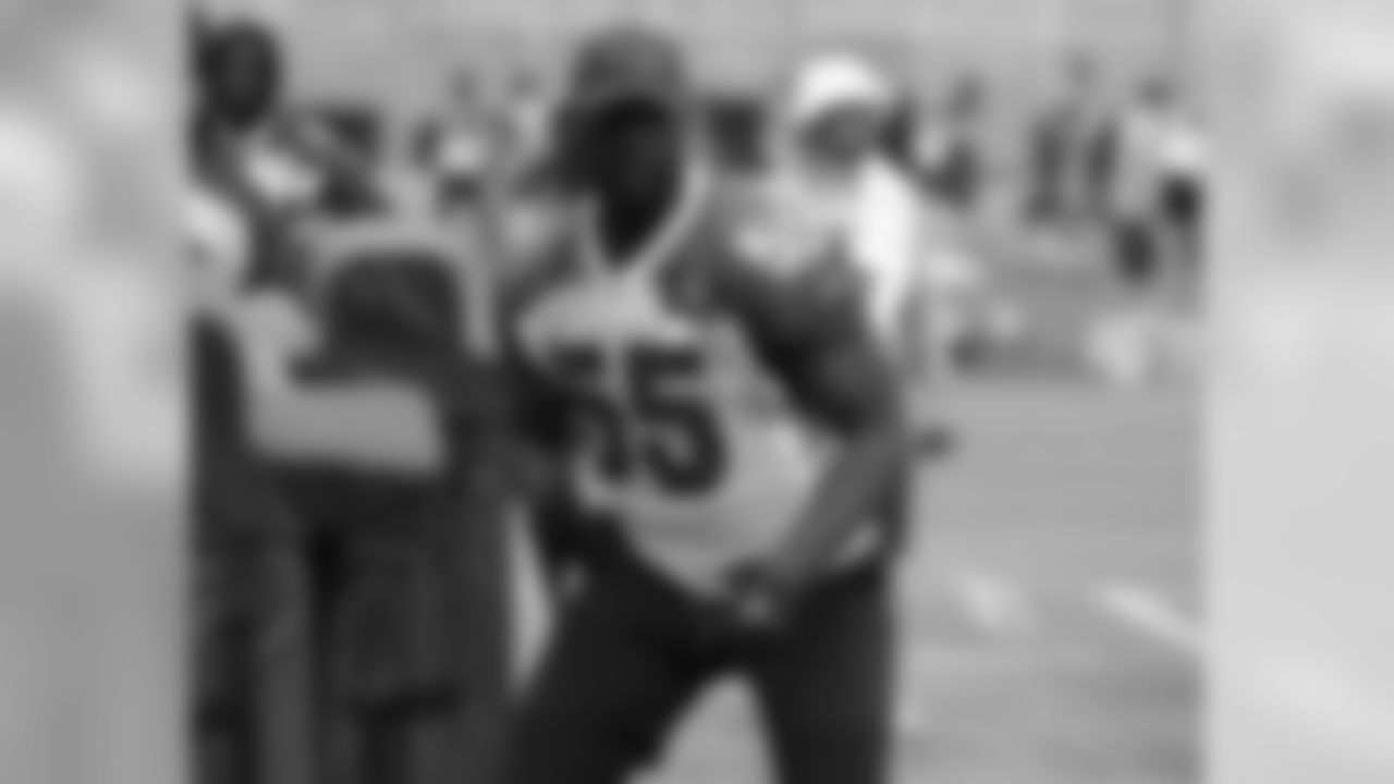 DE Chandler Jones