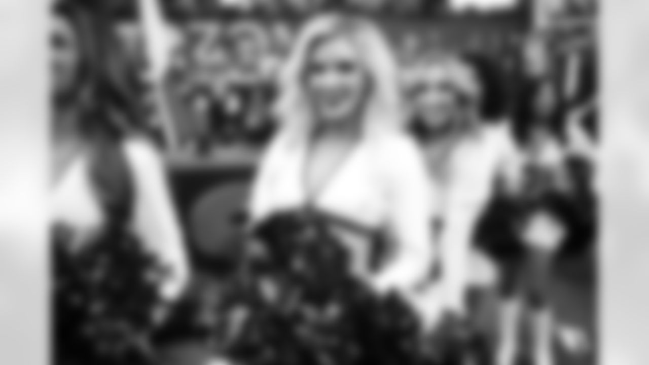 Arizona Cardinals Cheerleaders during the 2022 regular season game between the Arizona Cardinals and the Los Angeles Rams on Sunday, Sept. 25, 2022 in Glendale, AZ.