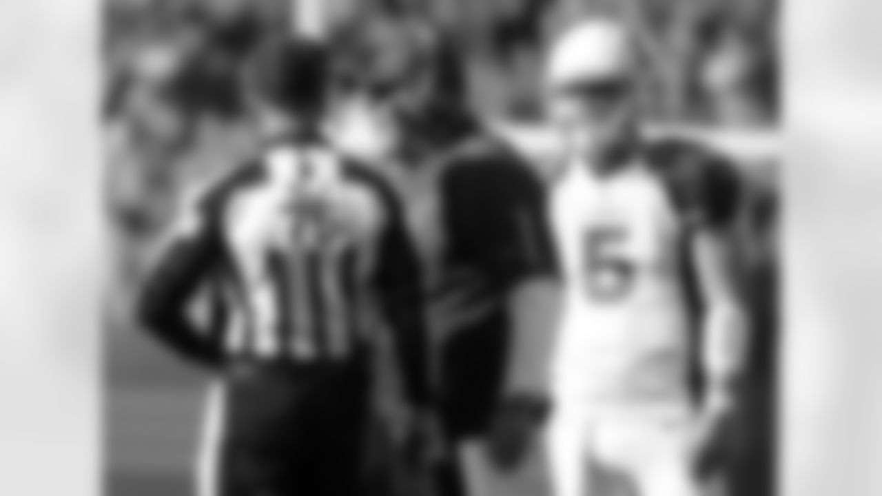 Coach Bruce Arians argues with the officials