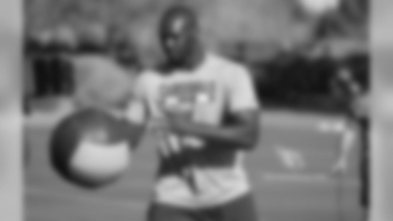 LB Chandler Jones