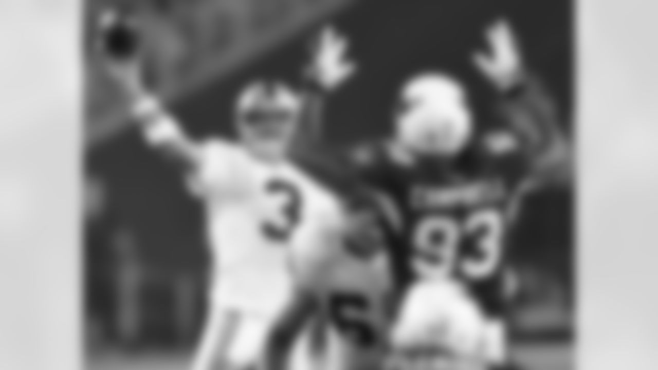 Then-Oakland QB Carson Palmer is pressured by DE Calais Campbell in 2012