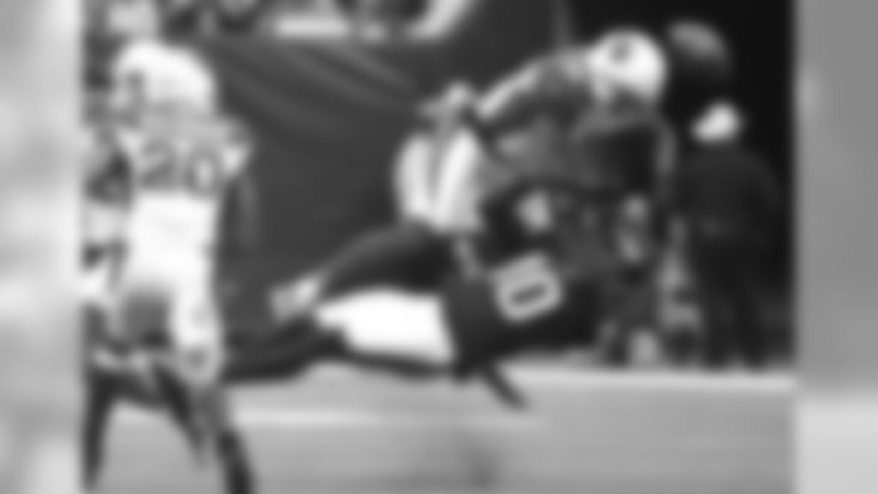 Cardinals S Antoine Bethea breaks up a pass intended for Houston WR DeAndre Hopkins