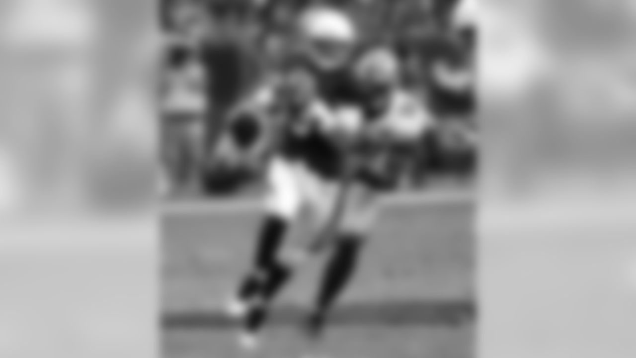 QB Carson Palmer scrambles