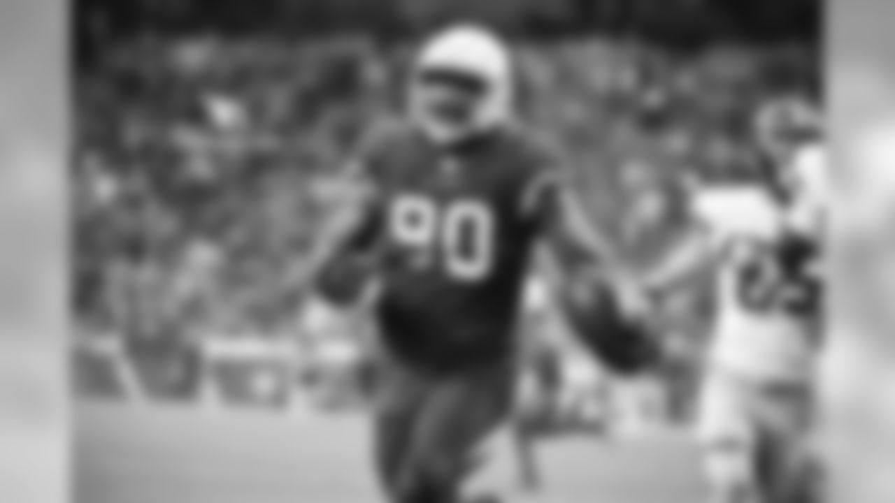 DL Robert Nkemdiche: Six points
