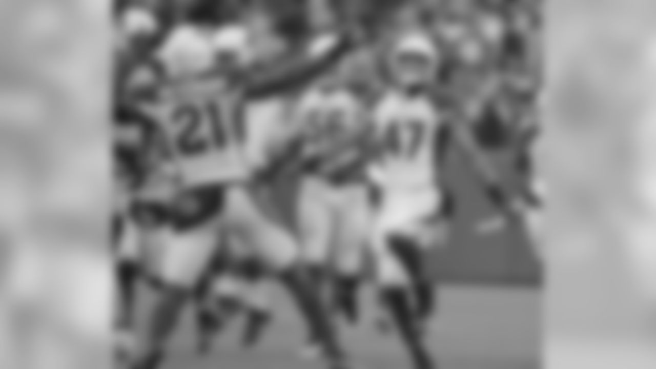 Arizona Cardinals players celebrate a win after a last minute missed field goal by the Green Bay Packers during the second half of an NFL football game Sunday, Dec. 2, 2018, in Green Bay, Wis. Arizona won 20-17.