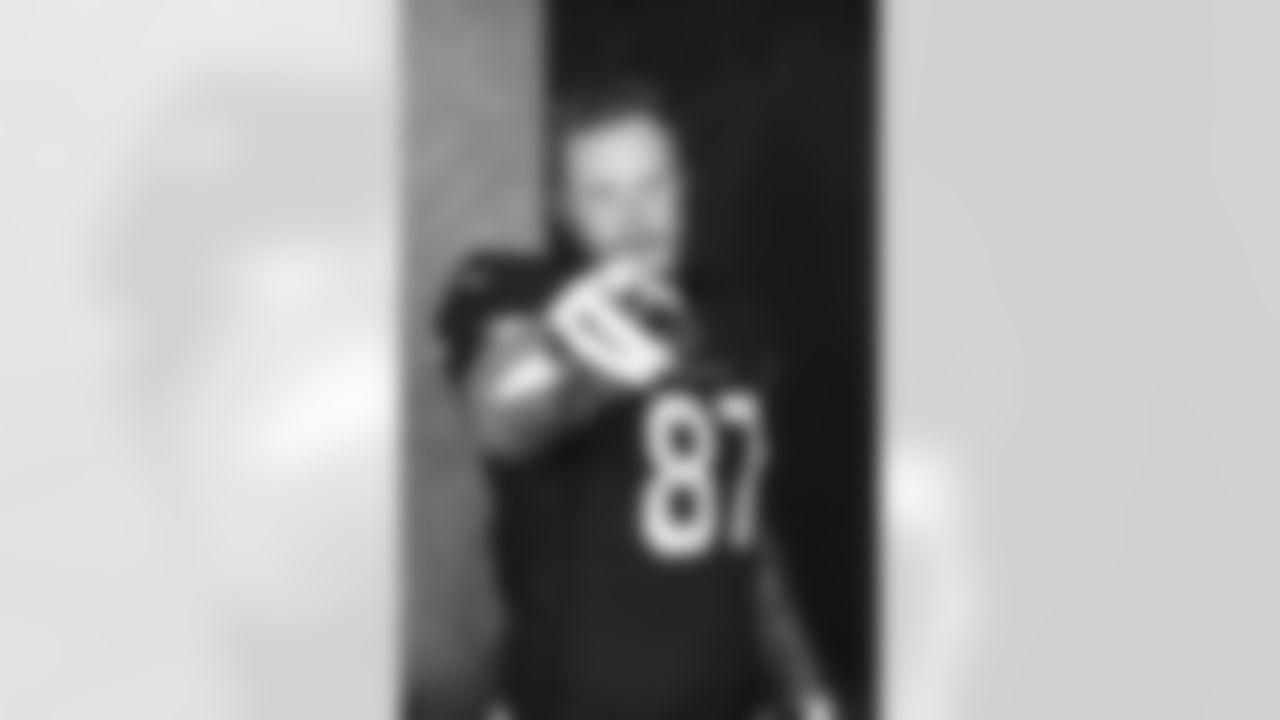 Arizona Cardinals tight end Maxx Williams (87) poses for a photo during Cardinals Media Day on Monday, June 13, 2022 in Tempe, AZ.