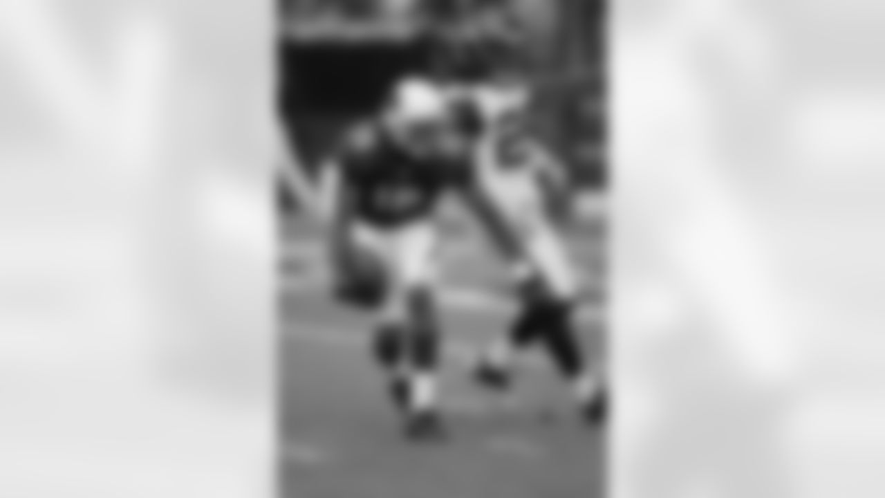 Steve Breaston hauls in a 36 yard pass from Anderson
