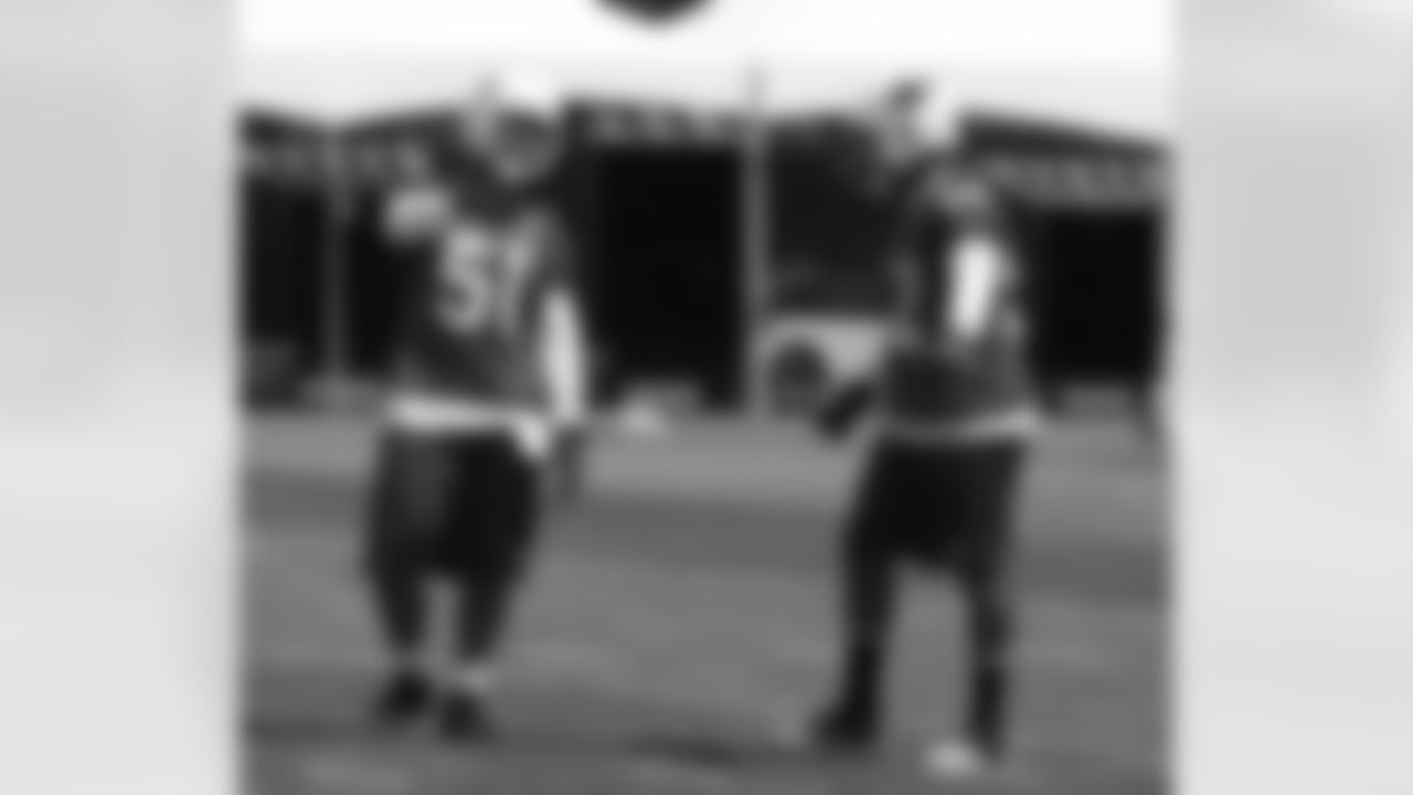 LB Kevin Minter gets advice from Colin Parker