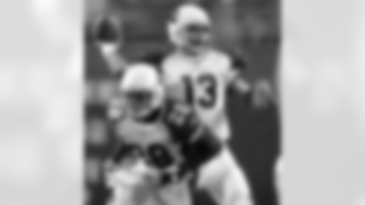 2005: QB Kurt Warner passes and RB J.J. Arrington blocks