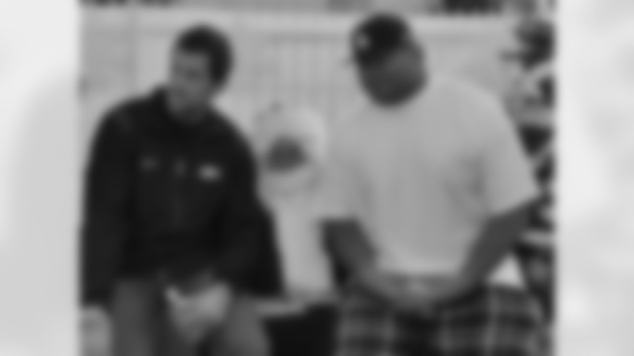 Matt Leinart and Deuce Lutui sit with Santa