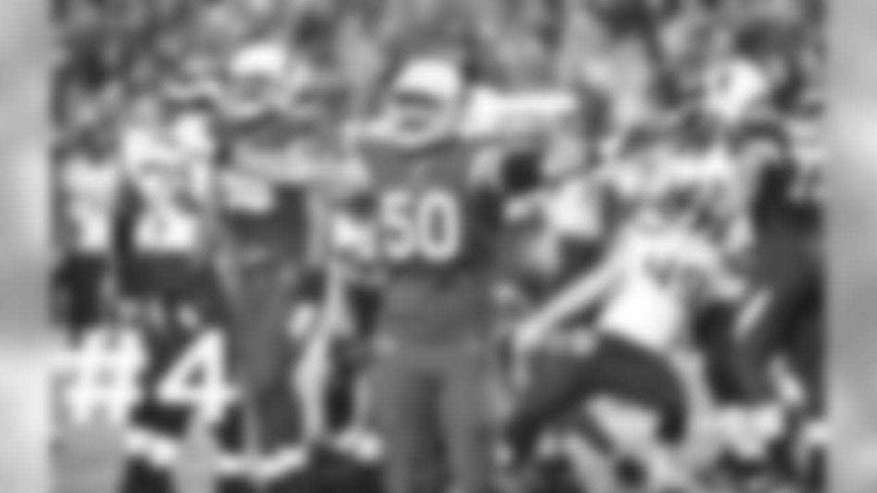 LB Larry Foote is pumped up after a stop