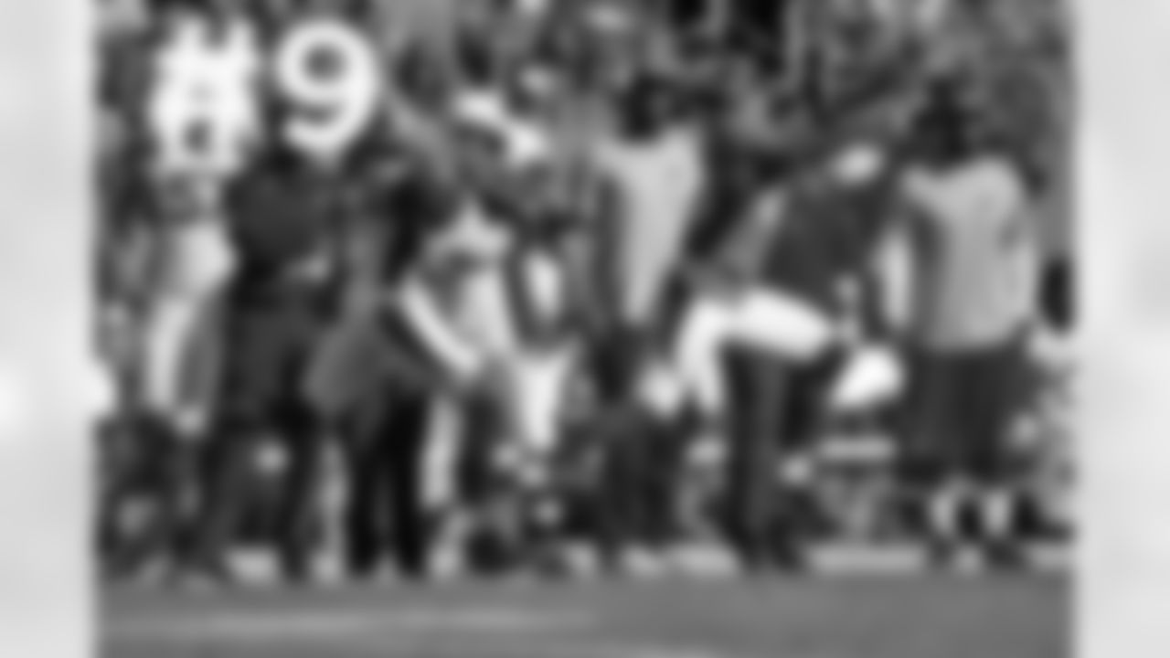 Broncos WR Demaryius Thomas catches a pass on his fingertips