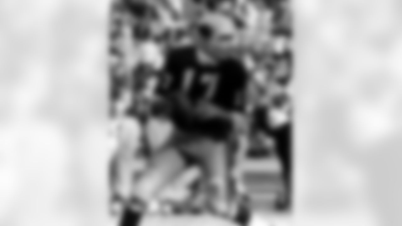 QB Jim Hart