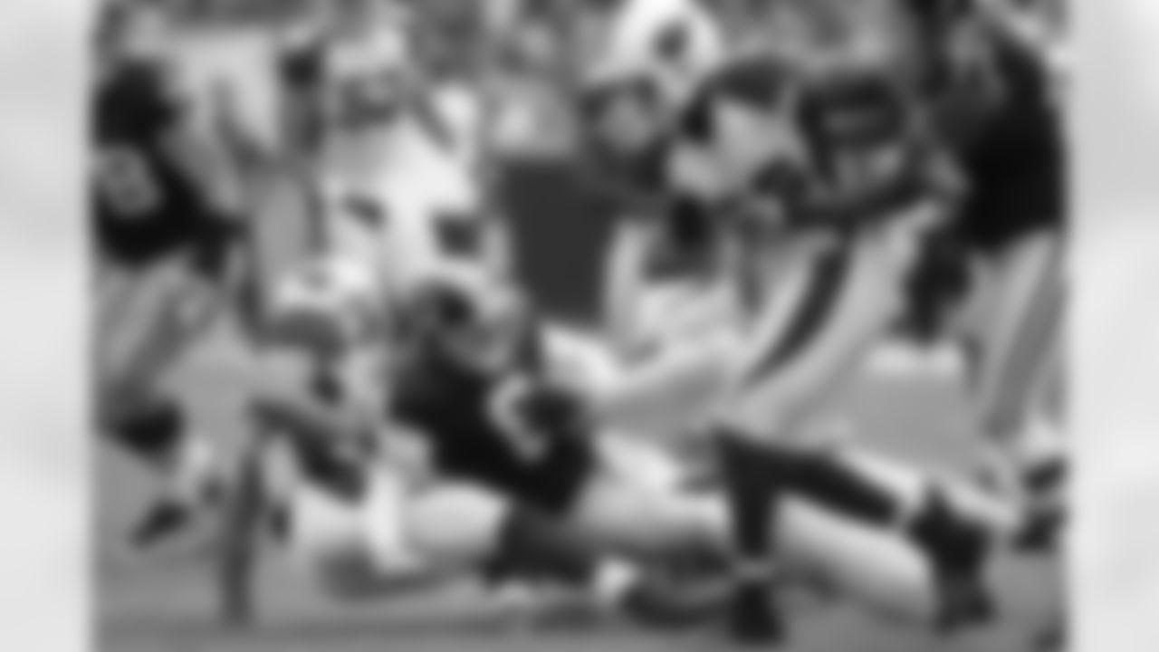 Defense sacks Rex Grossman
