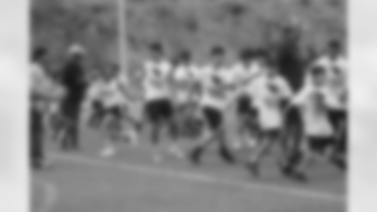 Los Cardenales organizaron un campamento de fútbol americano para jóvenes en Nogales, Sonora, Mx.