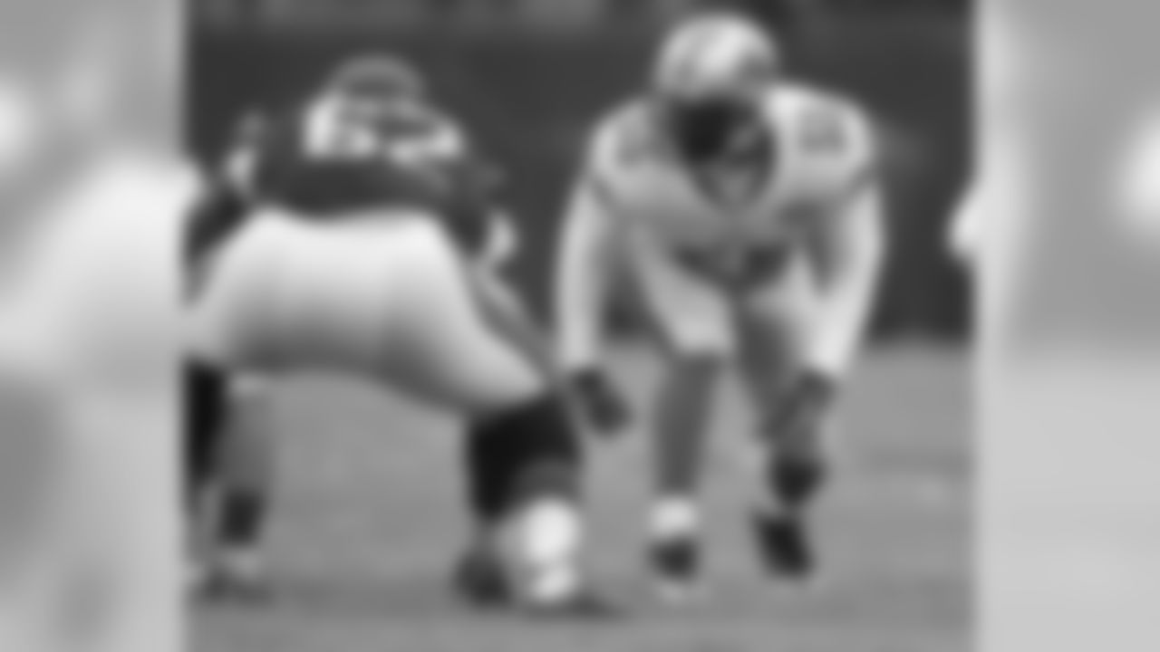 ILB Stephen Tulloch