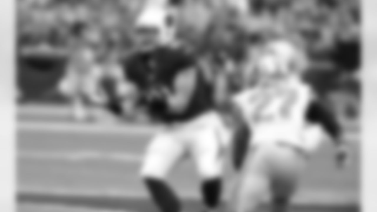 TE Jim Dray with the catch