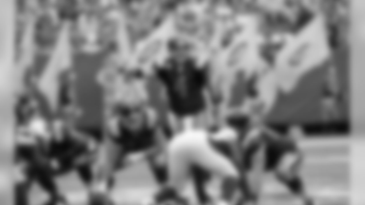 2008: Jets QB Brett Favre peers over the line of scrimmage