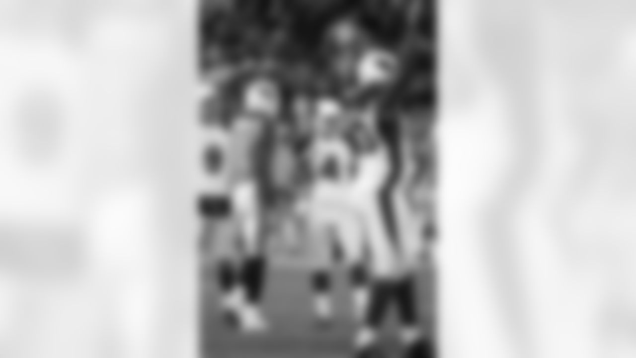 K Jay Feely hits the game-winning field goal against the Titans