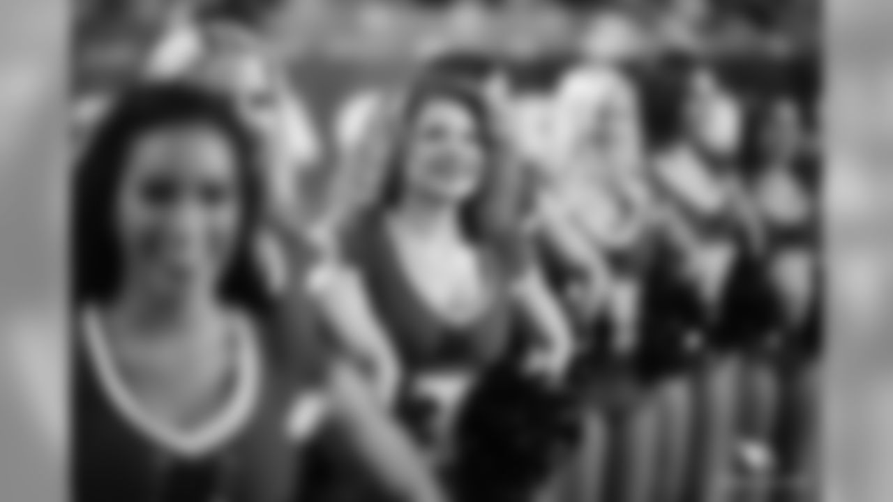 CheerBroncos8