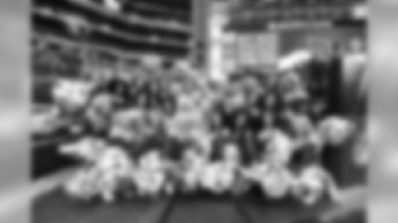 Images of the Cardinals cheerleaders during the Week 15 contest at State Farm Stadium