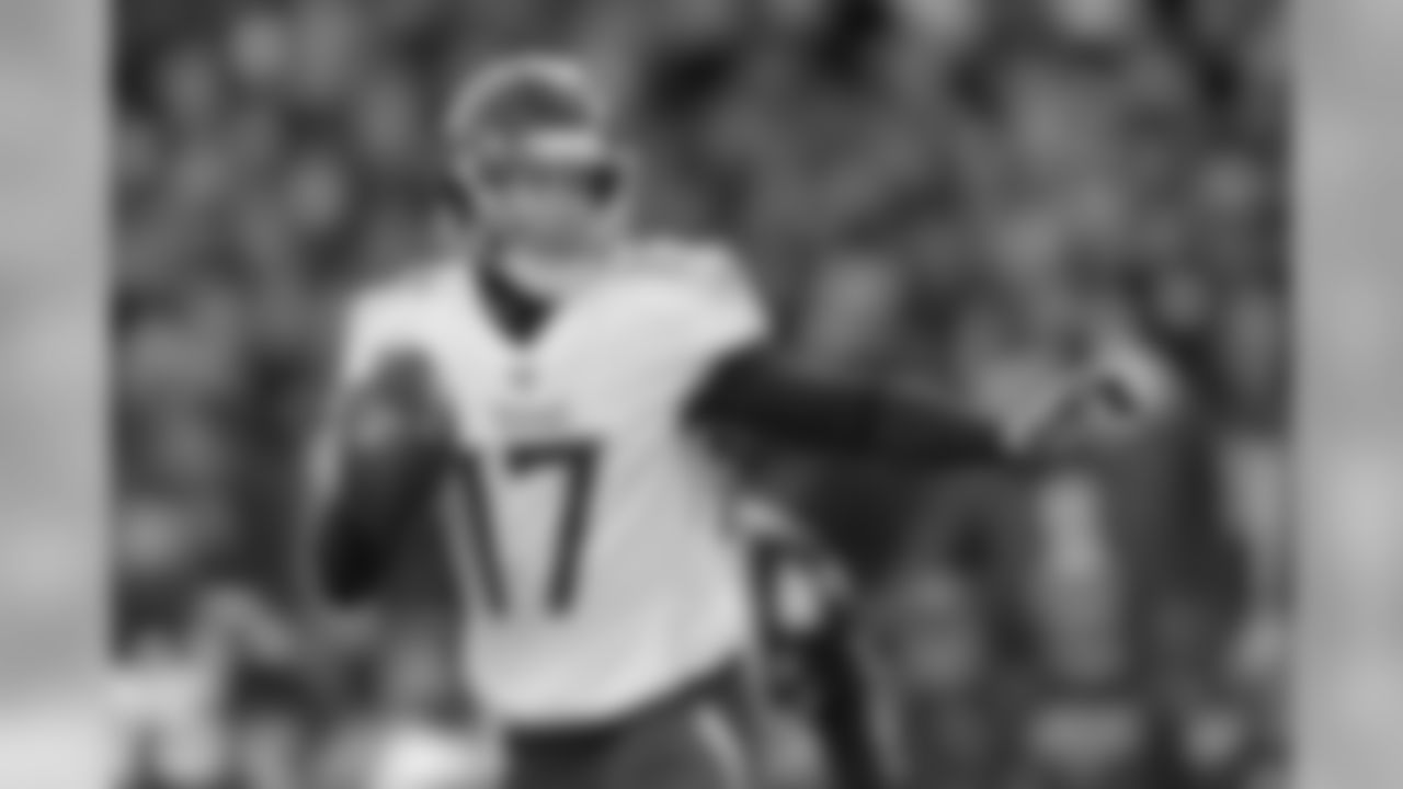 QB Ryan Tannehill