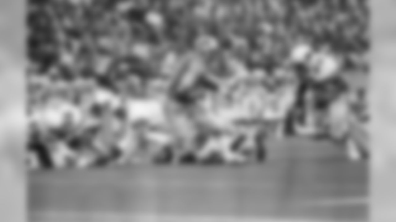 Detroit Lions' running back Billy Sims takes off during St. Louis Cardinals game at the Pontiac Silverdome in Pontiac, Michigan, Sept. 22, 1980.